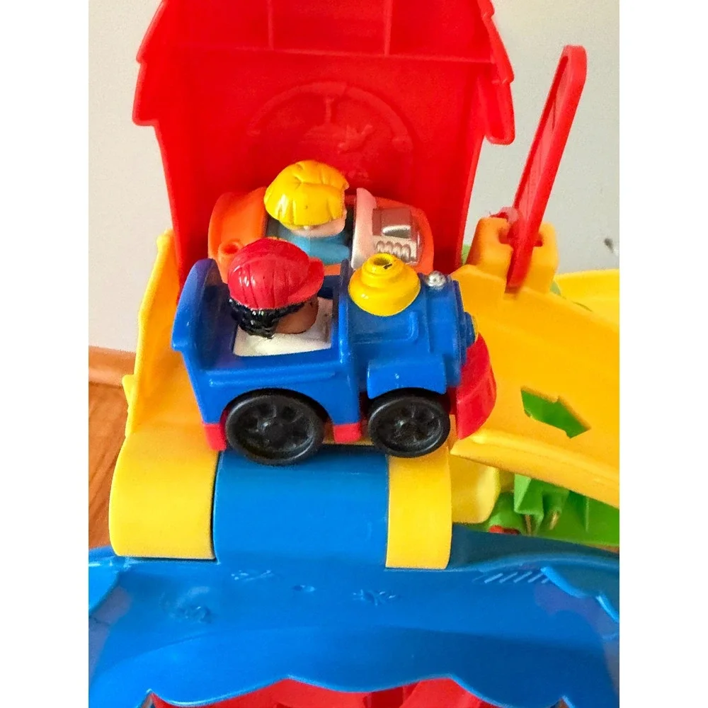 Fisher-Price Little People Sit n Stand Skyway Transforming wheelies Tower